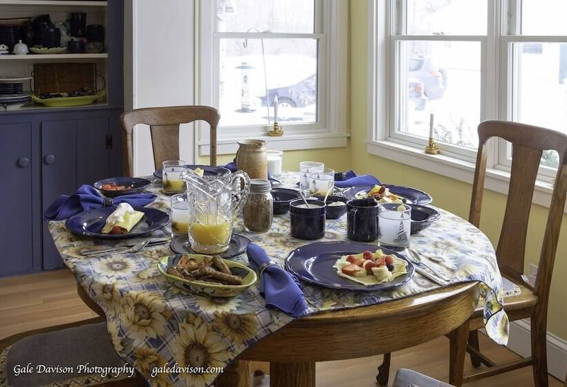 Clary Lake Bed And Breakfast