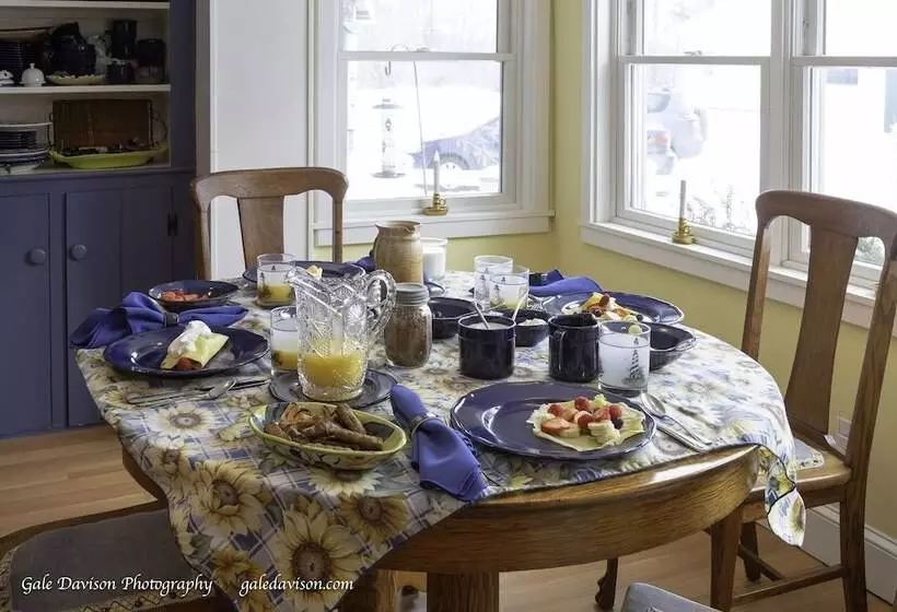 Clary Lake Bed And Breakfast