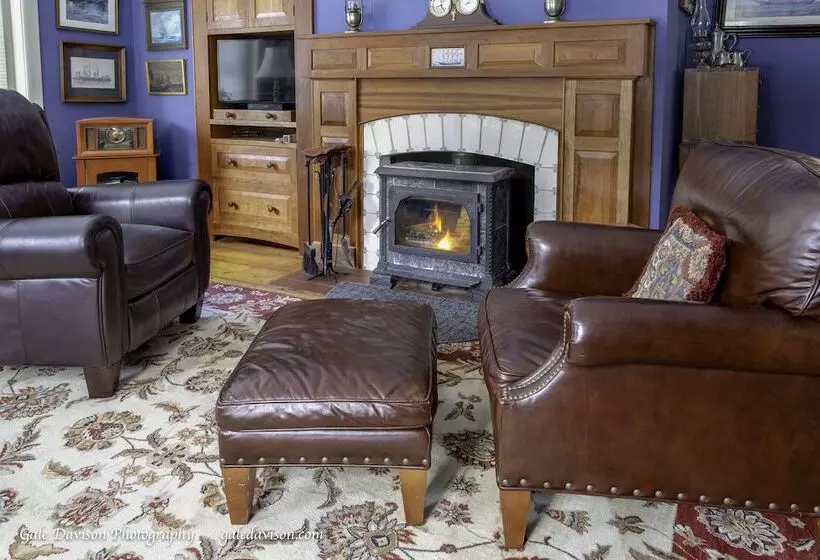 Clary Lake Bed And Breakfast