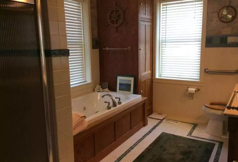 Clary Lake Bed And Breakfast