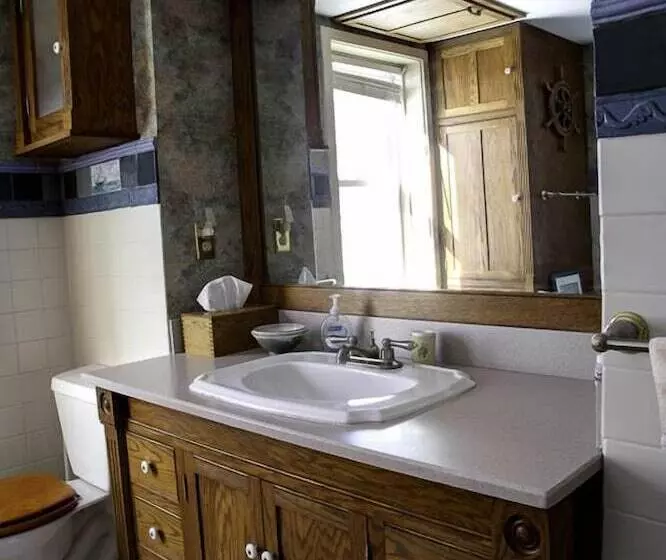 Clary Lake Bed And Breakfast