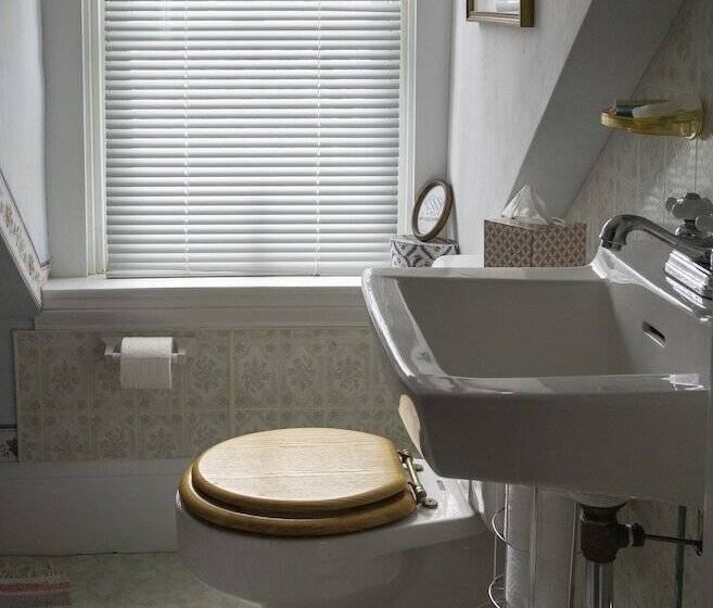 Clary Lake Bed And Breakfast