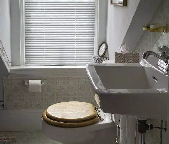 Clary Lake Bed And Breakfast