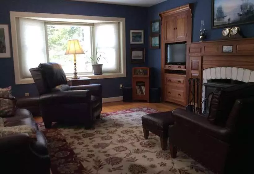 Clary Lake Bed And Breakfast