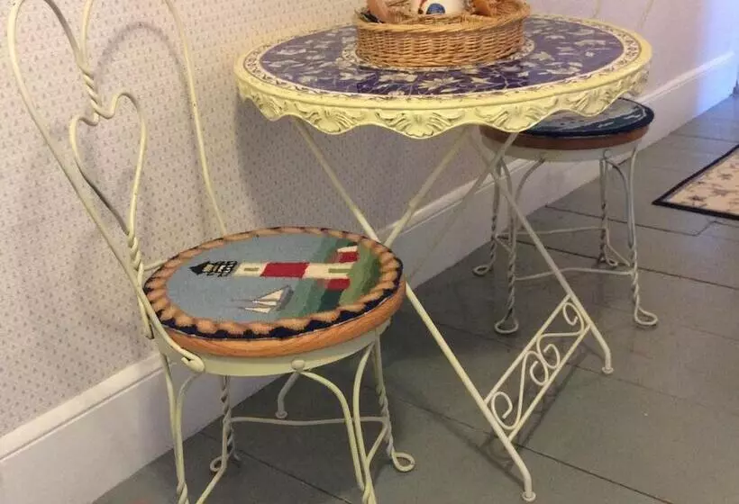 Clary Lake Bed And Breakfast