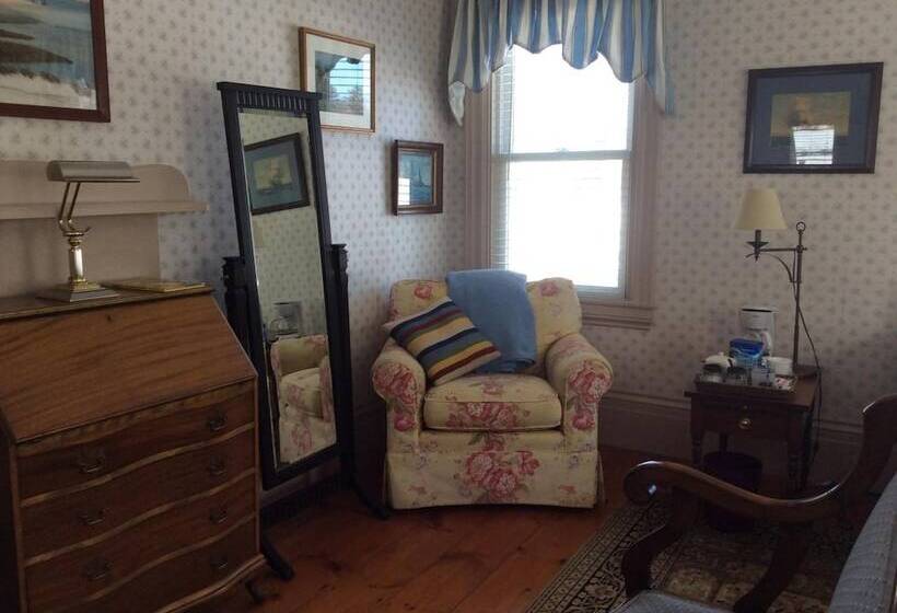 Clary Lake Bed And Breakfast