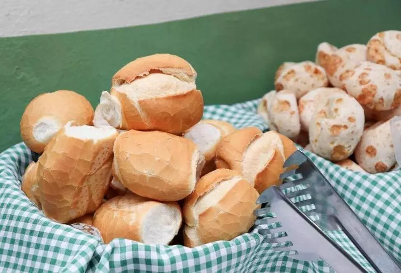 Hotelli E Restaurante Champagne