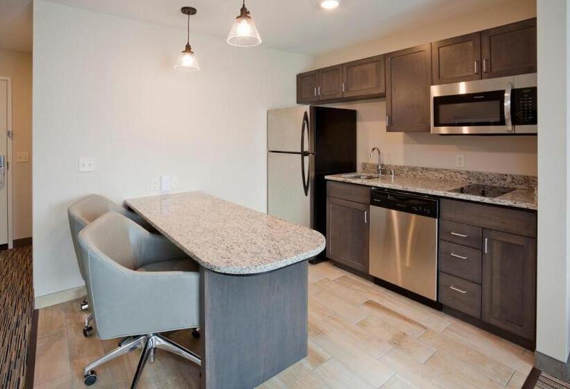 Grandstay Hotel & Suites