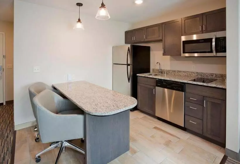 Grandstay Hotel & Suites