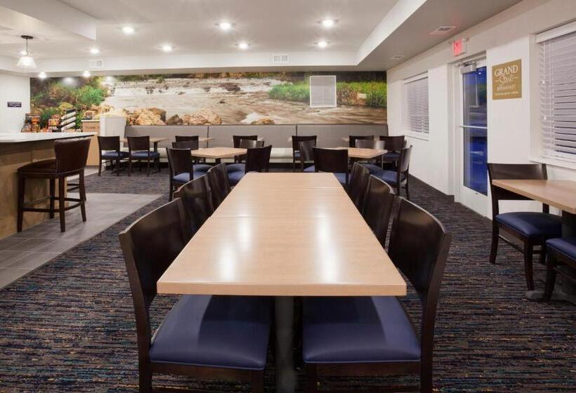 Grandstay Hotel & Suites