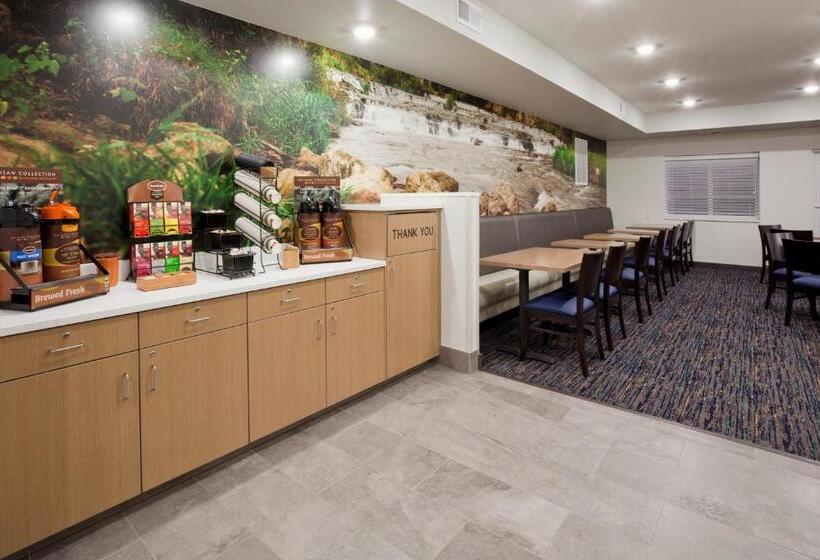 Grandstay Hotel & Suites