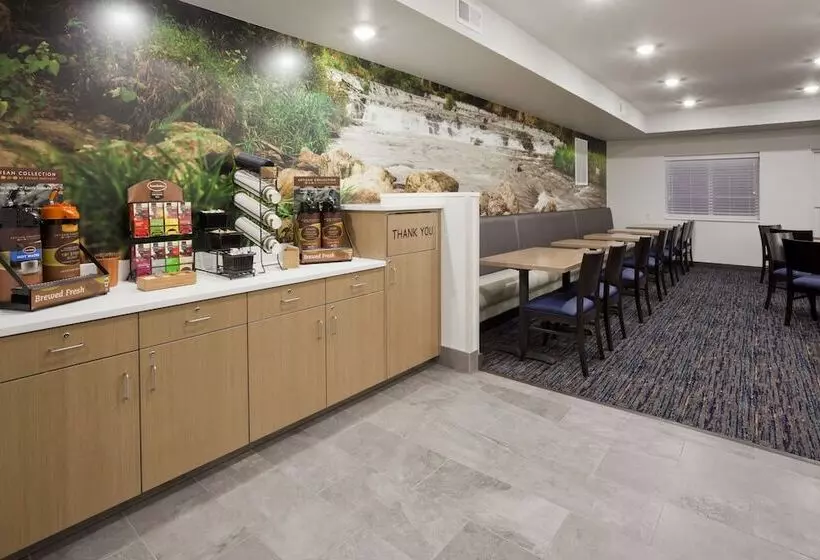 Grandstay Hotel & Suites