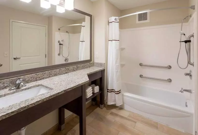 Grandstay Hotel & Suites