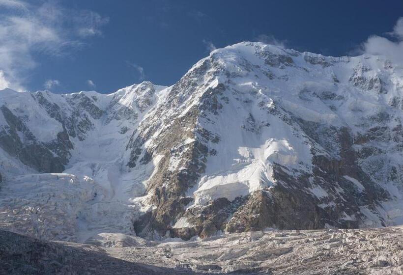 پانسیون Maxvshi