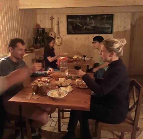 پانسیون Maxvshi