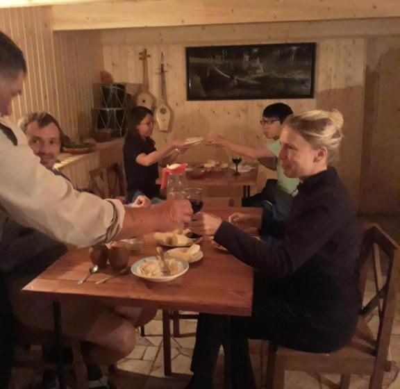 پانسیون Maxvshi