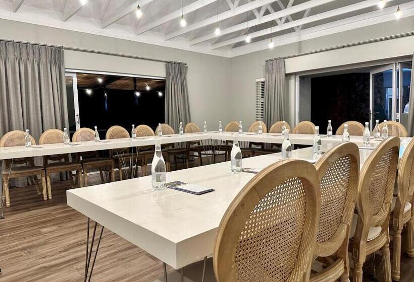 펜션 Serene Place Guest House & Conference Venue Affordable Luxury With Backup Power