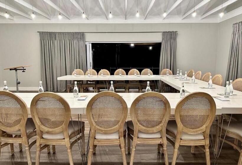 펜션 Serene Place Guest House & Conference Venue Affordable Luxury With Backup Power