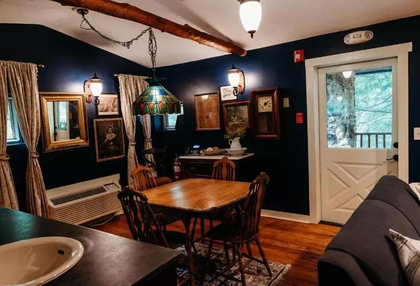 Lomakeskus Landoll's Mohican Castle