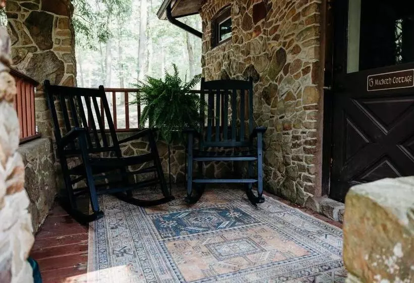 Lomakeskus Landoll's Mohican Castle