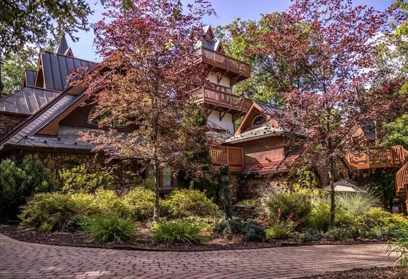 Lomakeskus Landoll's Mohican Castle