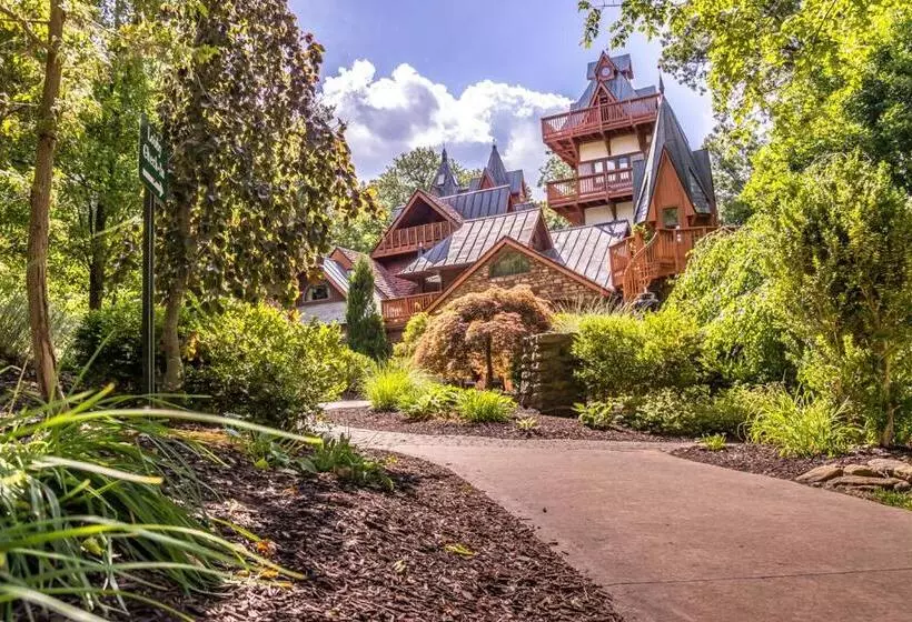 Lomakeskus Landoll's Mohican Castle