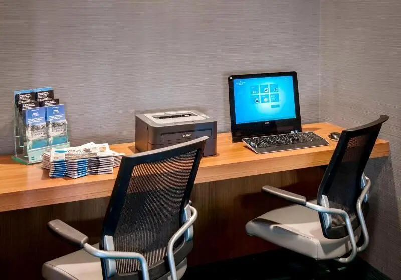 ホテル Willow Grove Suites By Ihg
