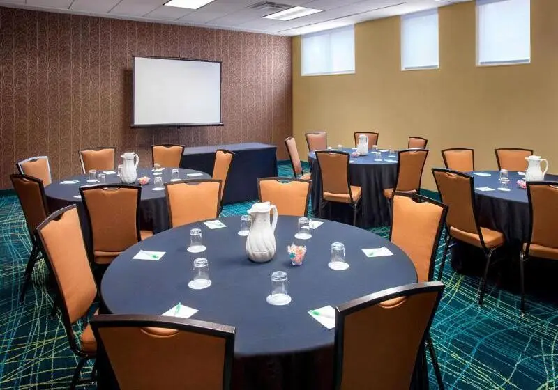 ホテル Willow Grove Suites By Ihg