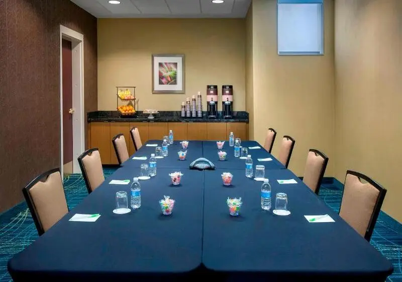 ホテル Willow Grove Suites By Ihg