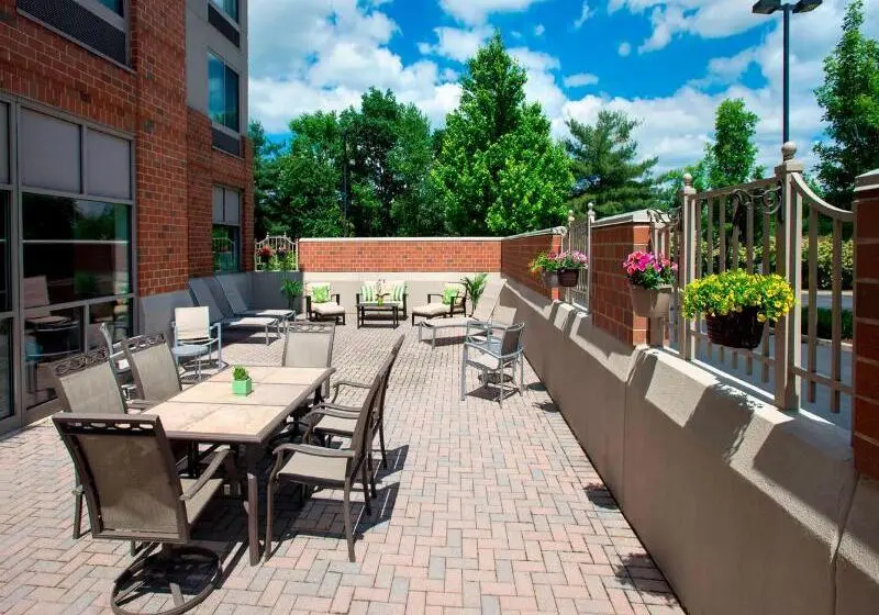 ホテル Willow Grove Suites By Ihg