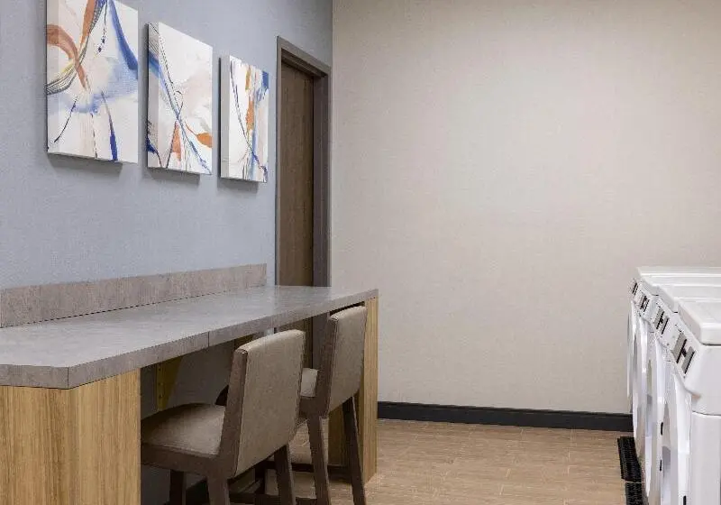 ホテル Willow Grove Suites By Ihg