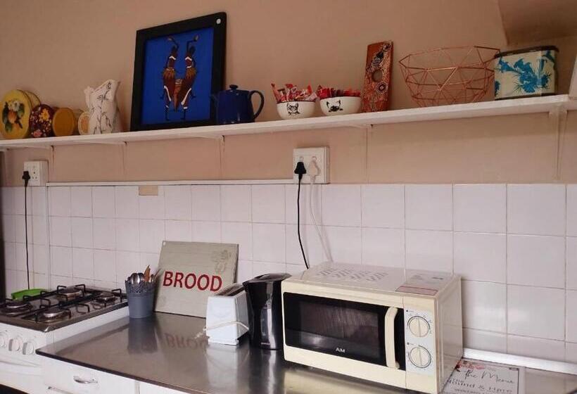 הוסטל Riverview Country Inn