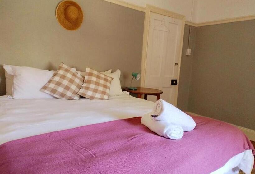 הוסטל Riverview Country Inn