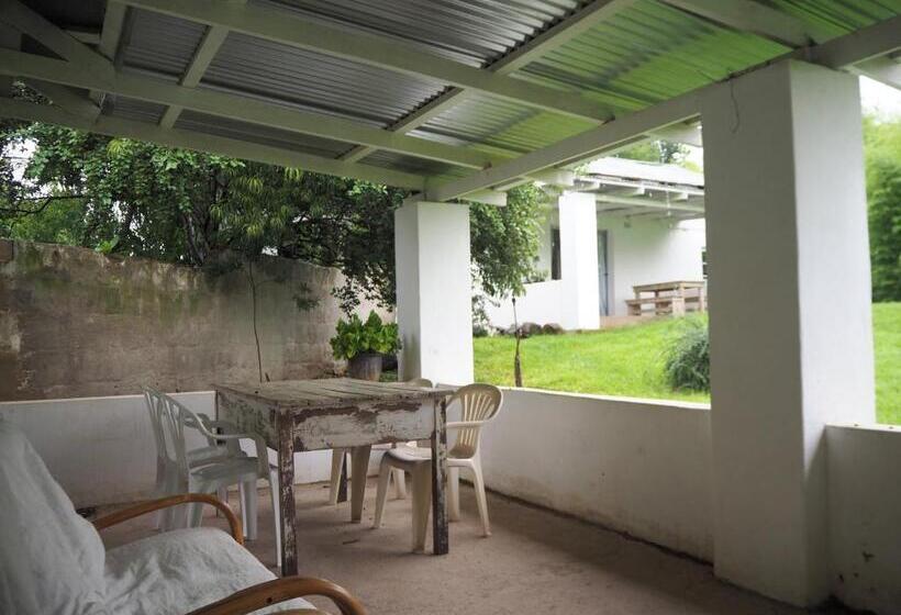 הוסטל Riverview Country Inn