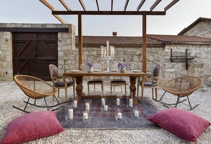 Aamiaismajoitus (B&B) Meleni Cottage Houses