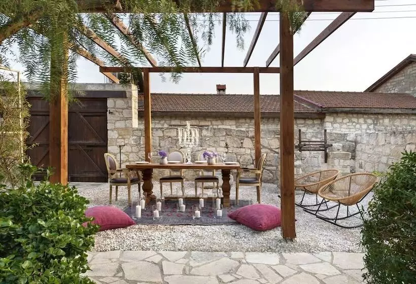 Aamiaismajoitus (B&B) Meleni Cottage Houses