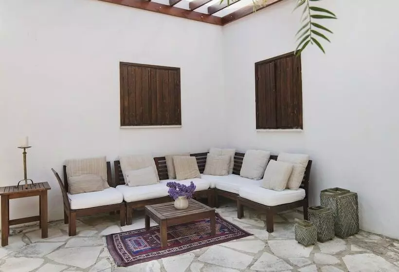 Aamiaismajoitus (B&B) Meleni Cottage Houses