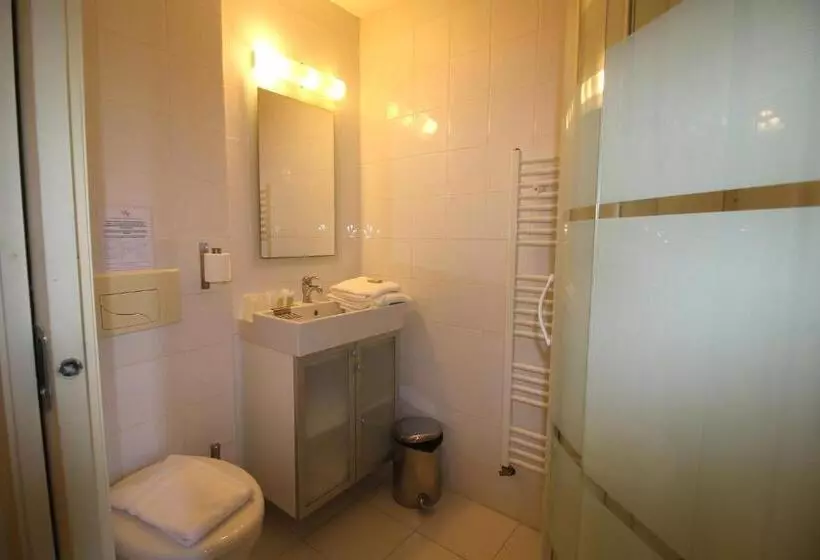 Hotelli Auberge De La Couronne