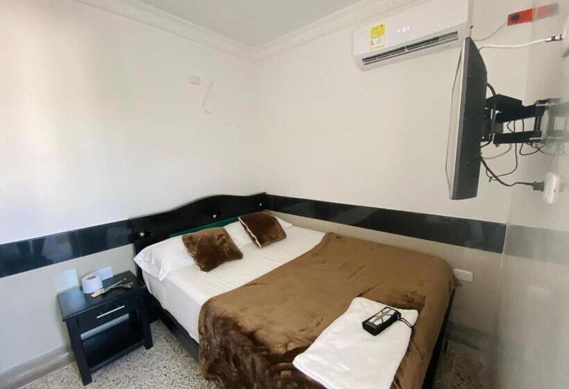 Отель Imperial La Quinta