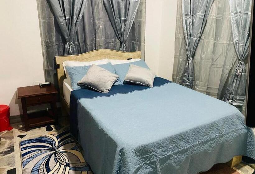 Отель Imperial La Quinta