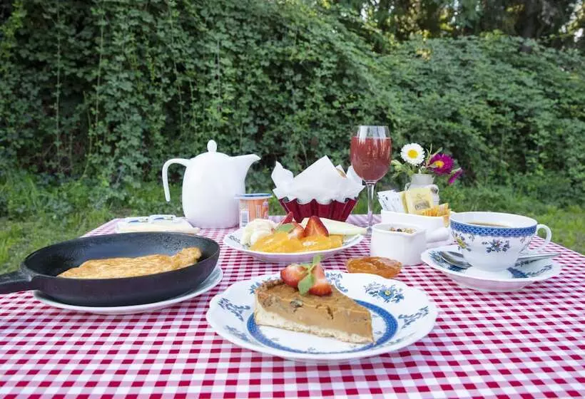 Hotel La Calma De Rita   Pirque