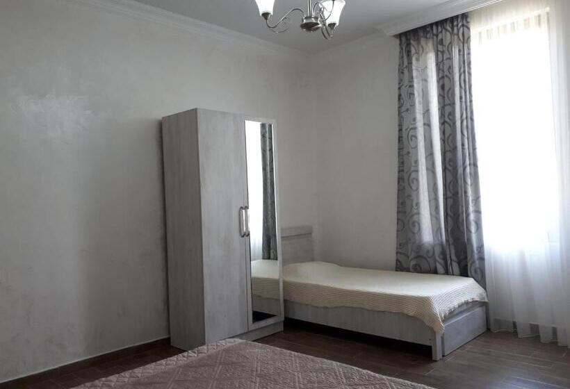 پانسیون Apartment Maxinjauri