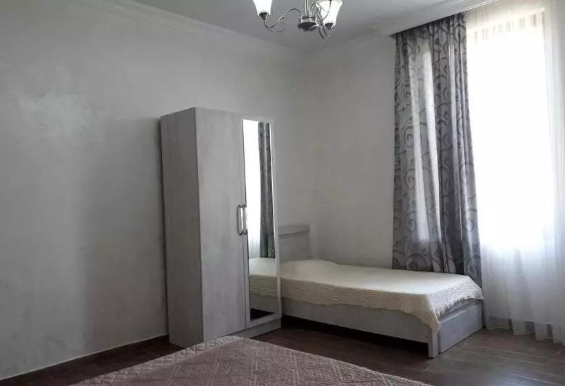 پانسیون Apartment Maxinjauri