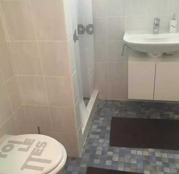 Majatalo Au P Tit Bonheur