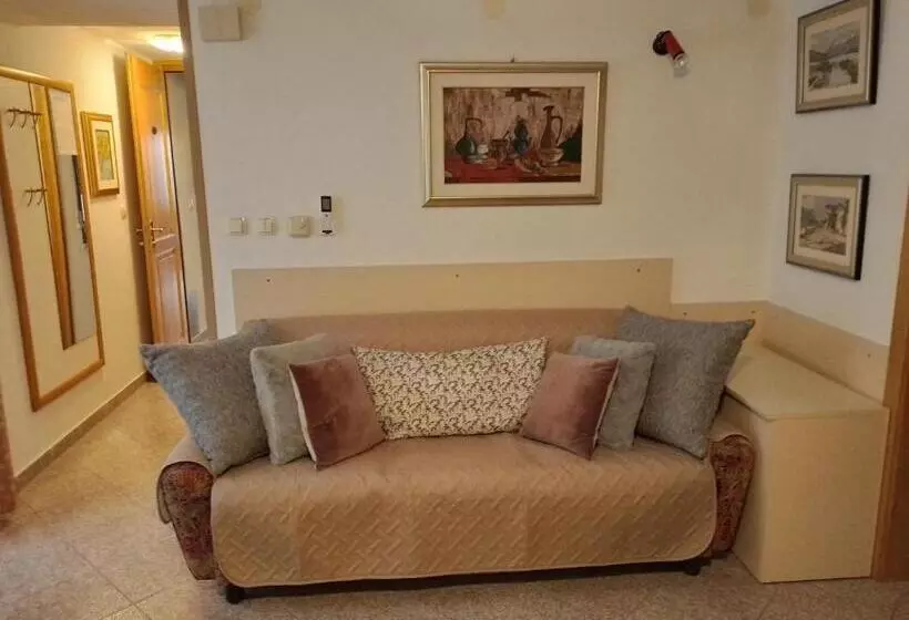 پانسیون Guesthouse Koren At Winery