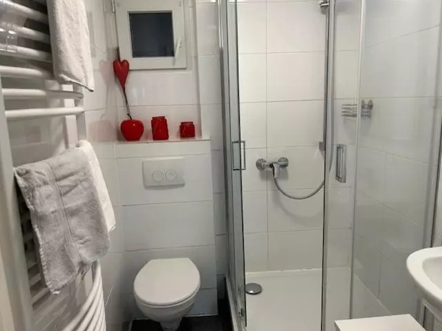 Majatalo Erdmannshöhle Hasel Im Südschwarzwald