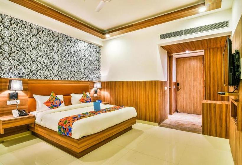 Отель Staybook Rove New Delhi Airport