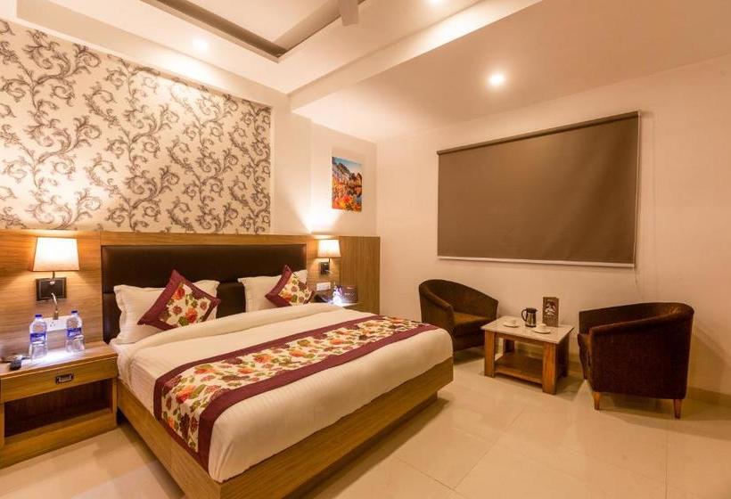 Отель Staybook Rove New Delhi Airport