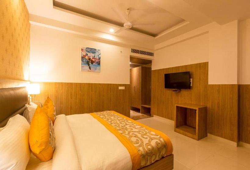 Отель Staybook Rove New Delhi Airport