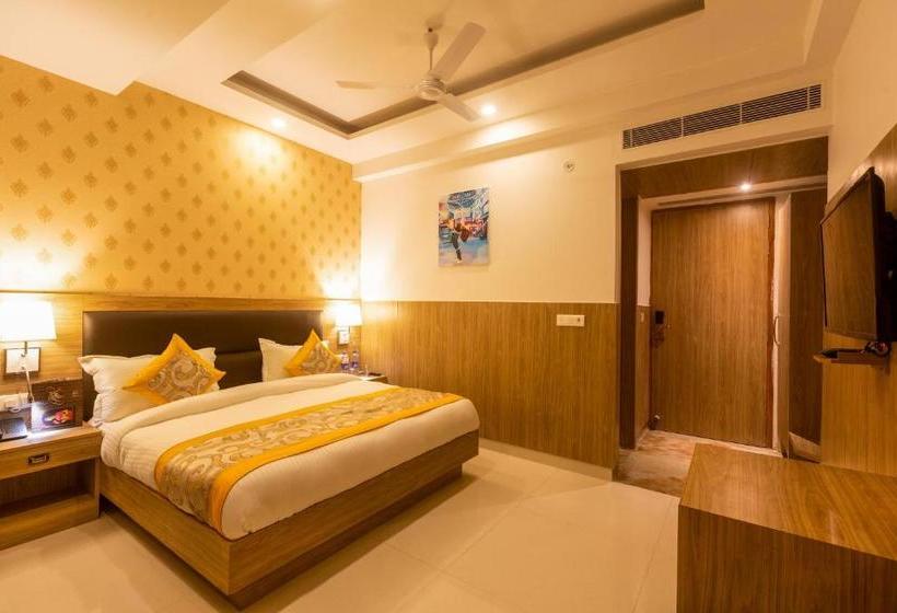 Отель Staybook Rove New Delhi Airport